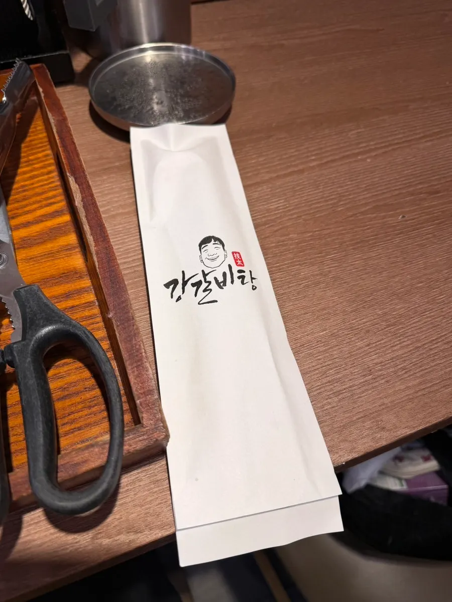 Wrapped utensils and a galbitang setting