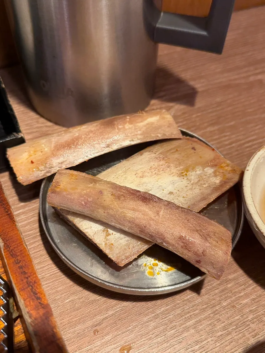 Tender ribs cut with scissors