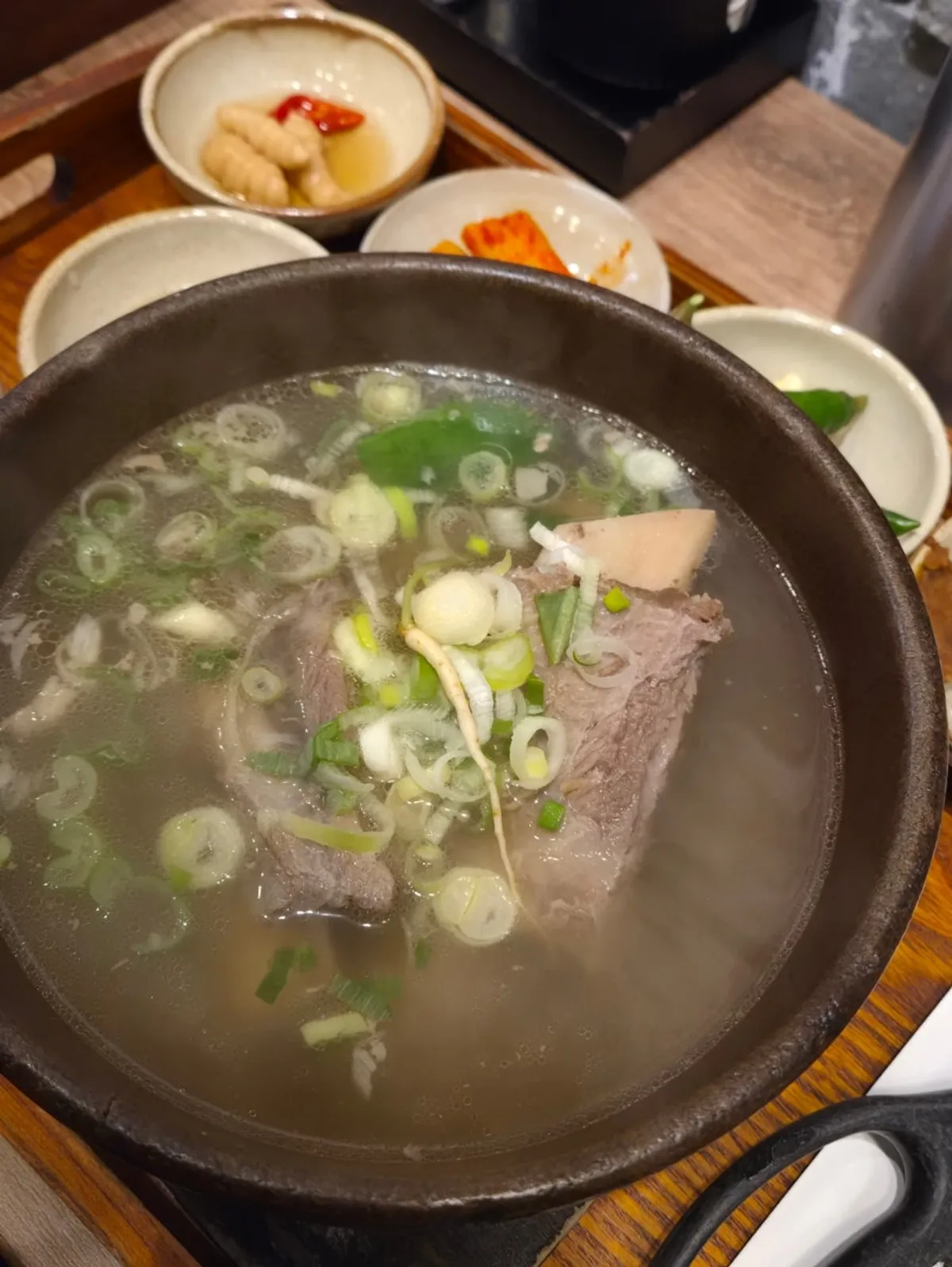 중면 사리를 추가한 강갈비탕 한 상