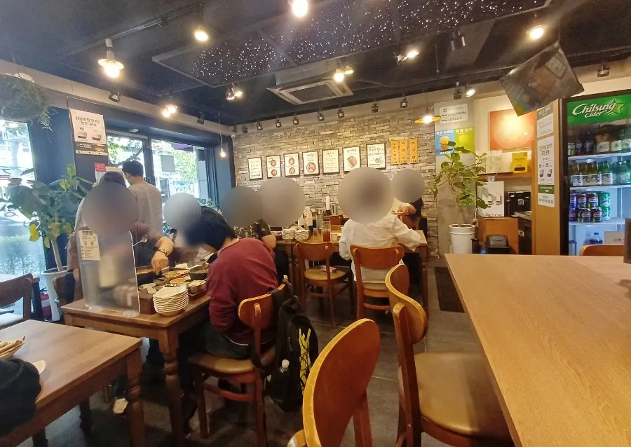 A packed dining hall at Gang Galbitang Seomyeon near the end of lunchtime