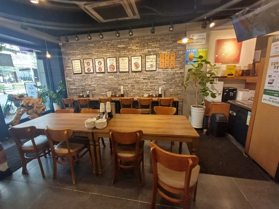 A corner bar-table seat