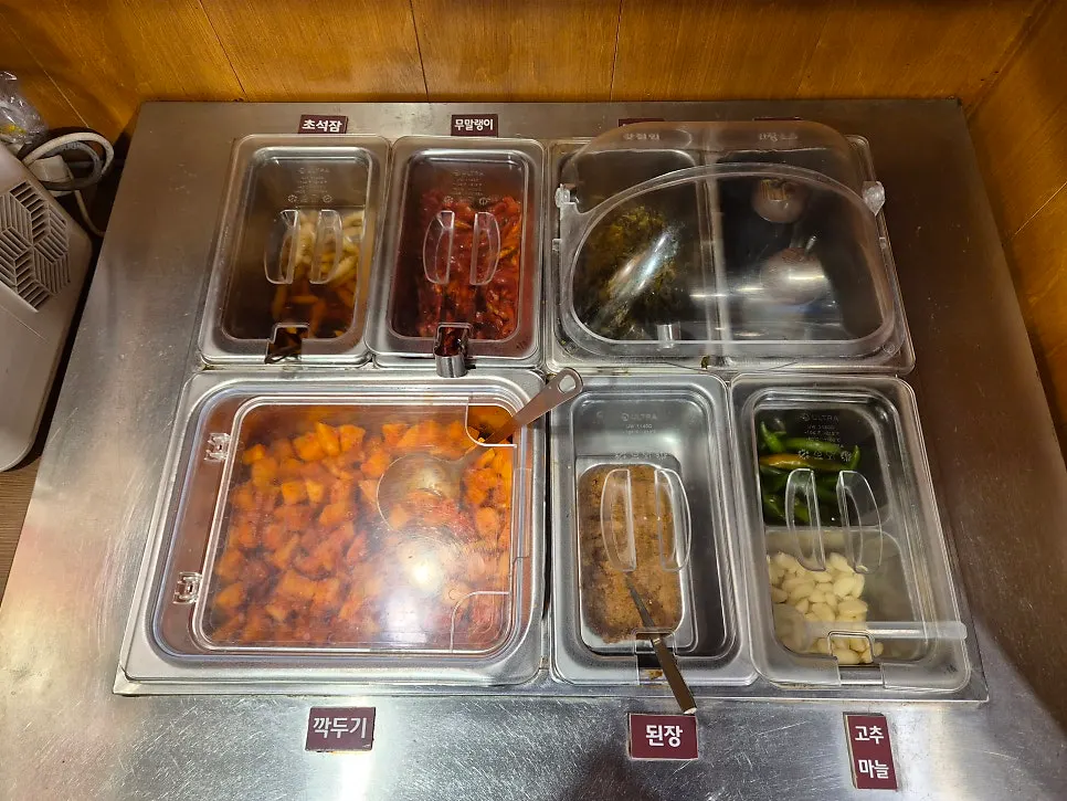 셀프바 후식 커피와 얼음