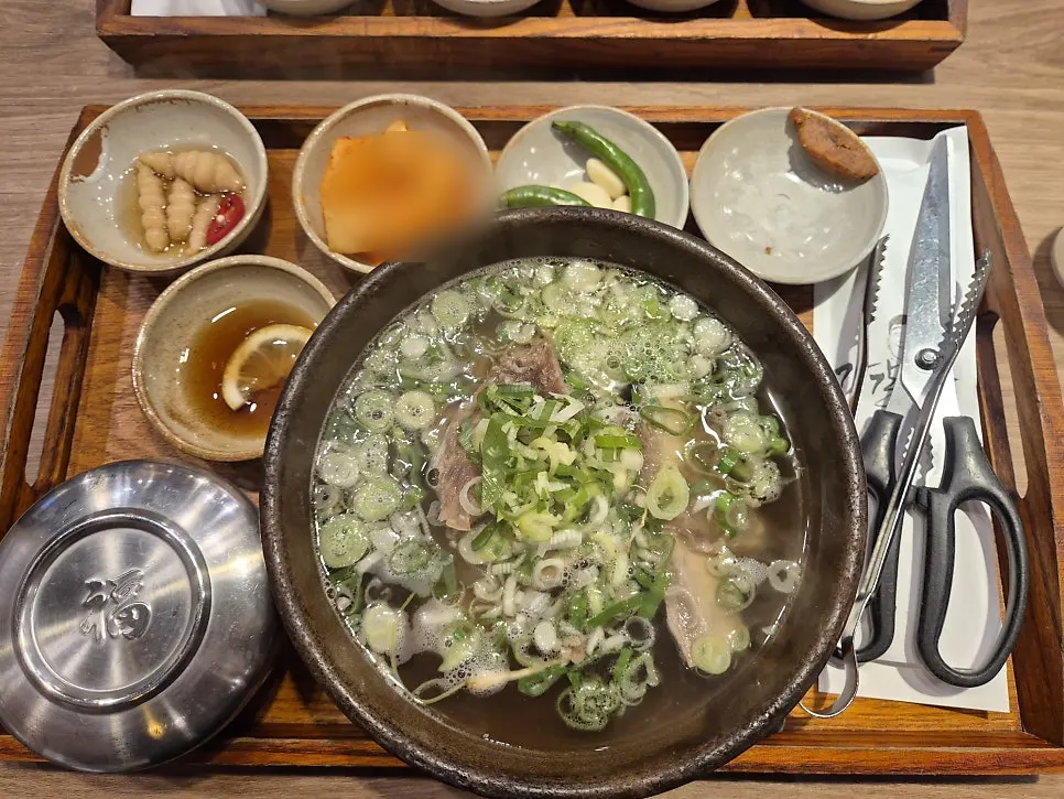 갈비탕 한 상 차림 트레이