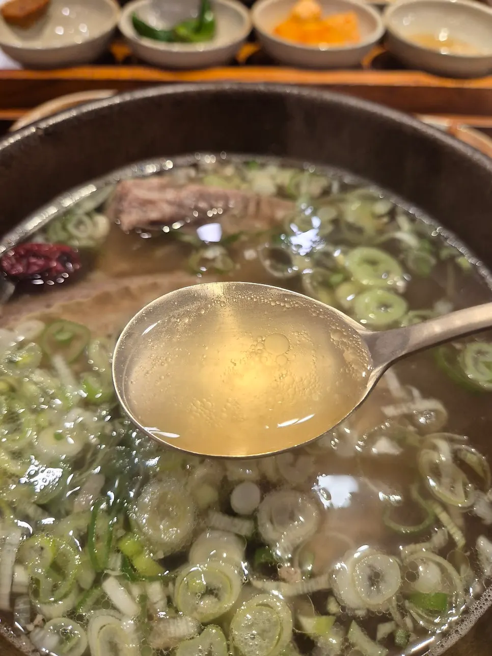 한우 사골 갈비탕 국물