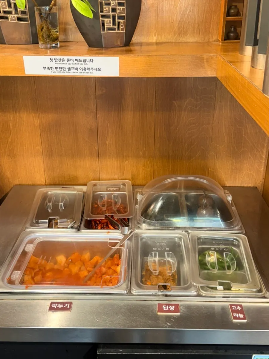 The first side dishes set out by staff