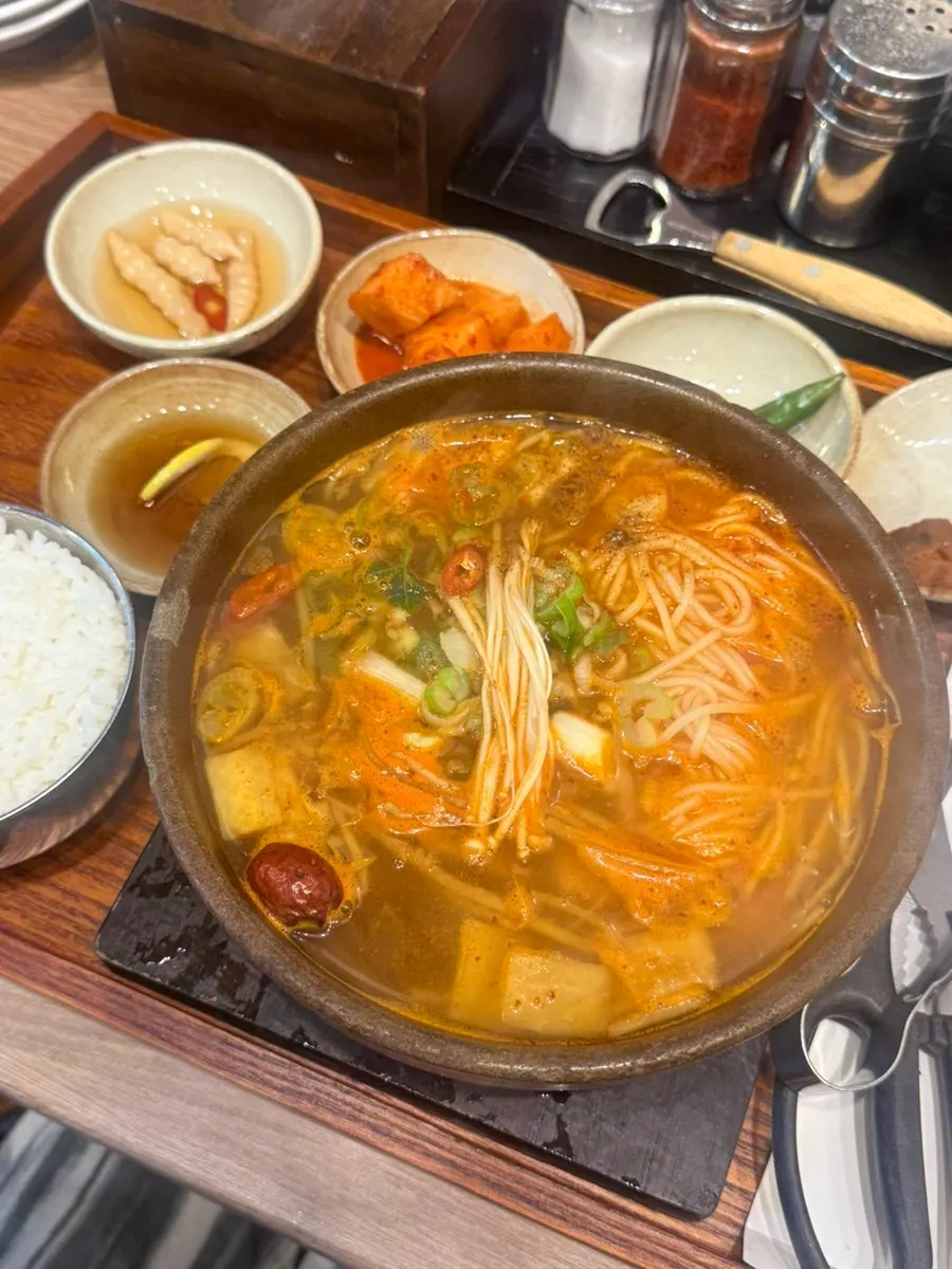 Galbitang broth turned spicy with added chili powder
