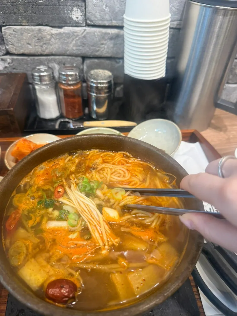 Thin noodles added into the galbitang