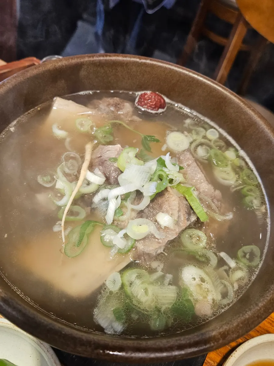 점심시간 만석인 강갈비탕 매장 내부