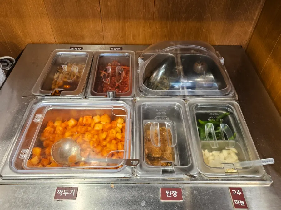 얼큰갈비탕과 일반갈비탕 주문 상차림