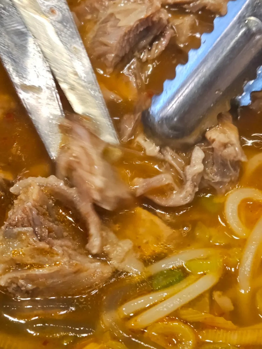 테이크아웃한 아이스 아메리카노