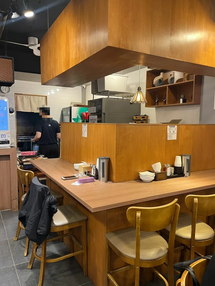 Solo dining seats at Gang Galbitang Seomyeon