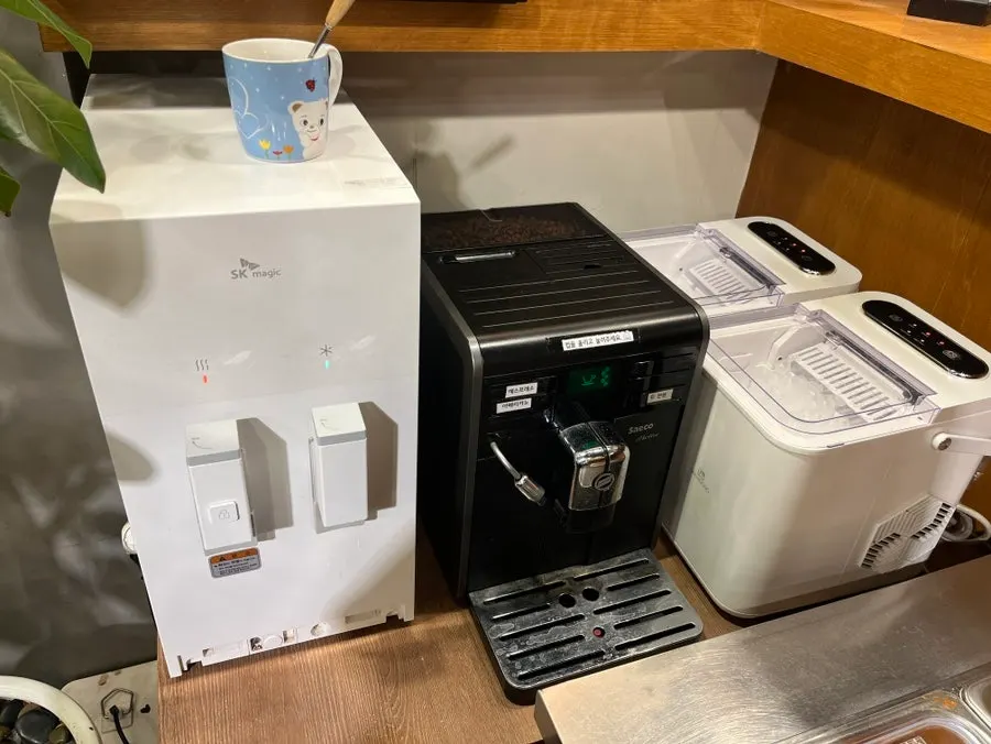 Self-service bar at Gang Galbitang Seomyeon