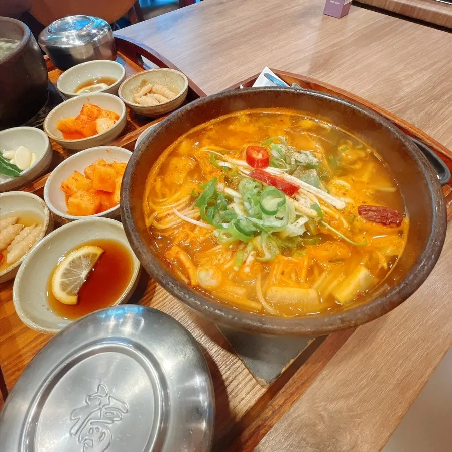 A full galbitang tray set at Gang Galbitang Seomyeon, Busan