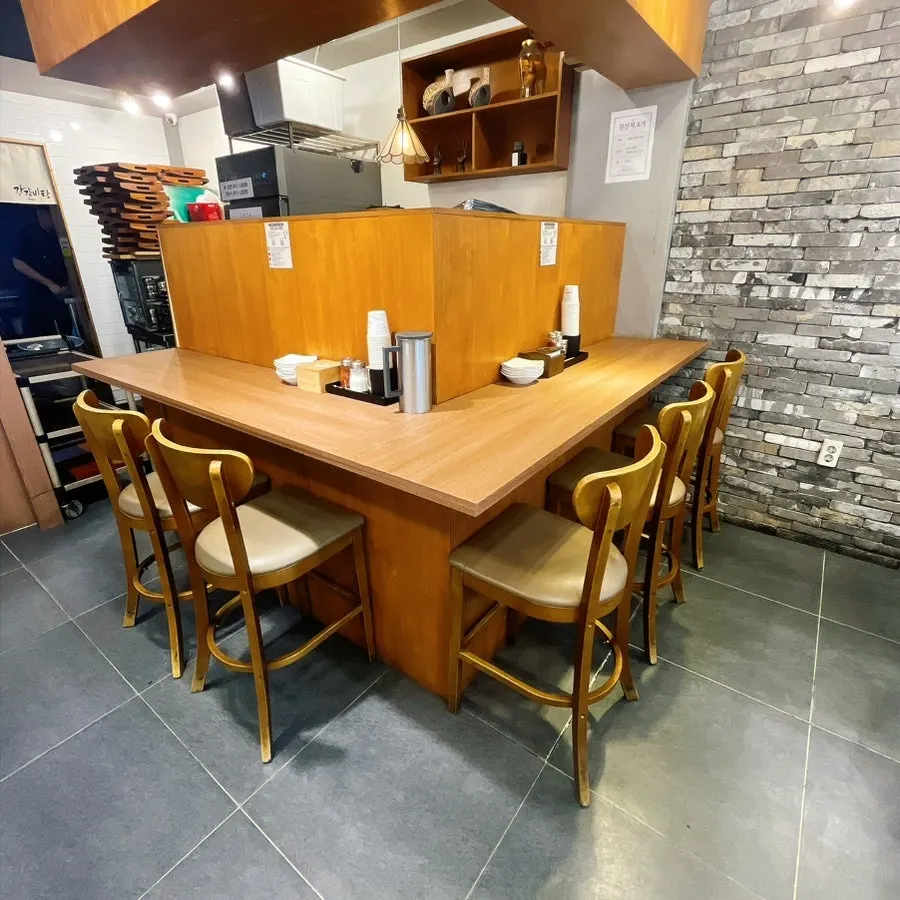Interior table layout at Gang Galbitang Seomyeon