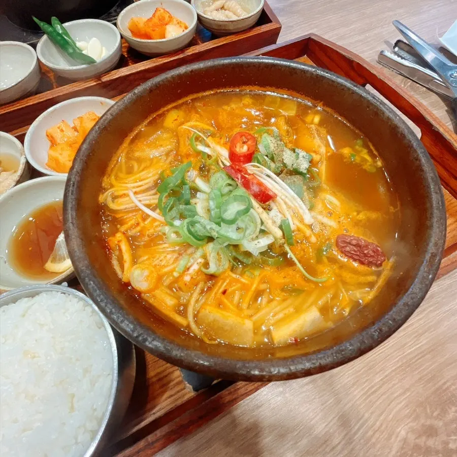 Jeju jungmyeon noodles added to spicy galbitang