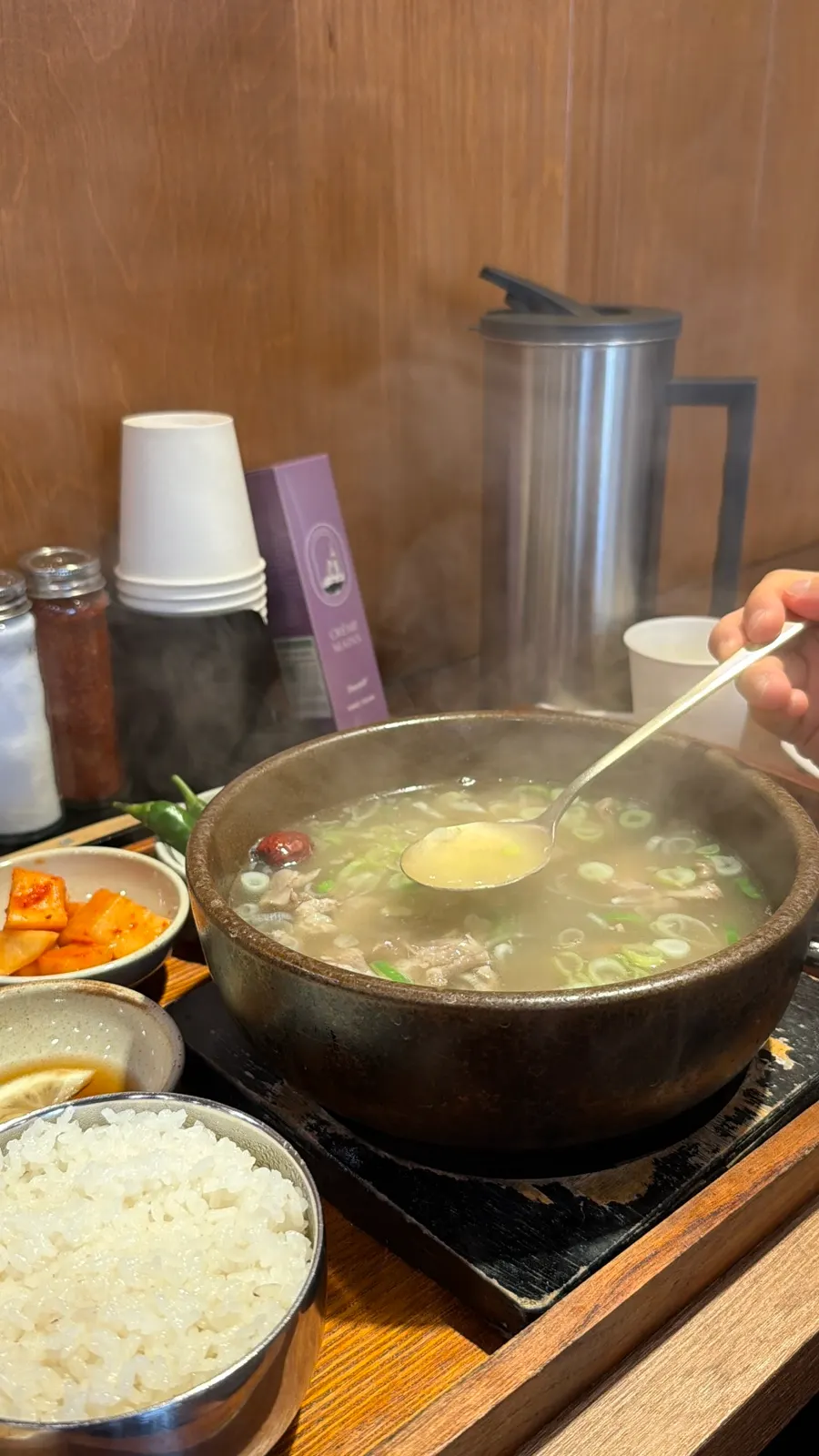 혼밥하기 편한 강갈비탕 한 그릇 상차림