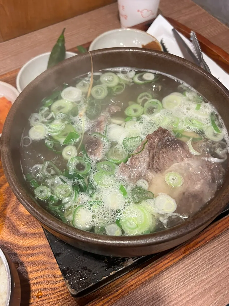 A bowl of clear-broth basic Gang Galbitang