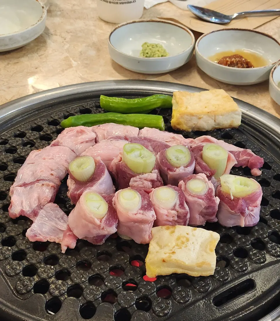 숯불 위에서 구워지는 통갈매기살