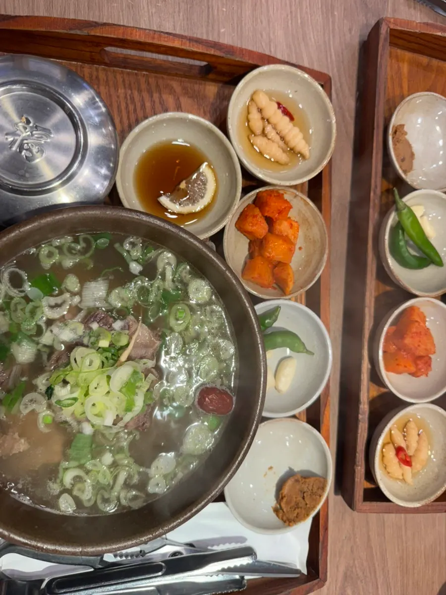 Rice and side dishes served with the galbitang