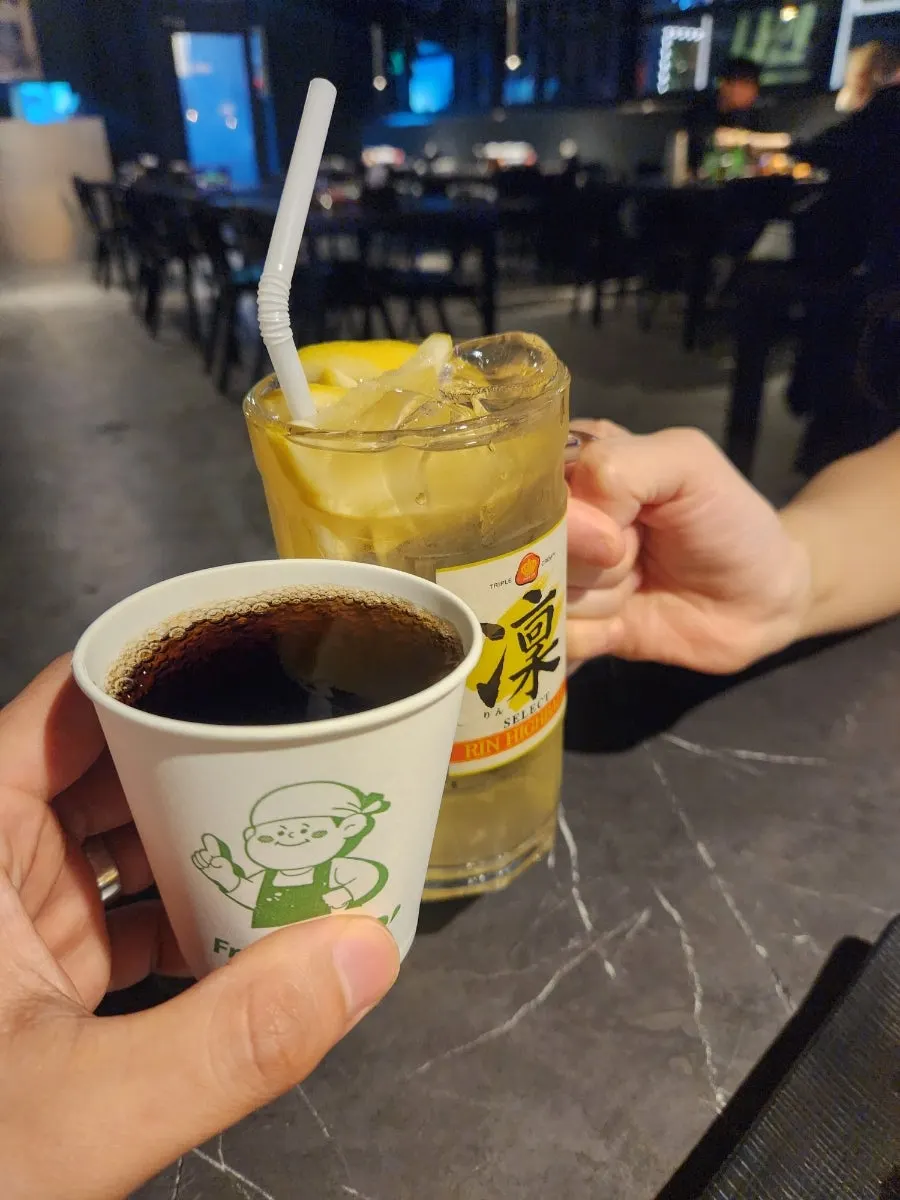 Yuumangju's lemon highball piled high with lemon slices