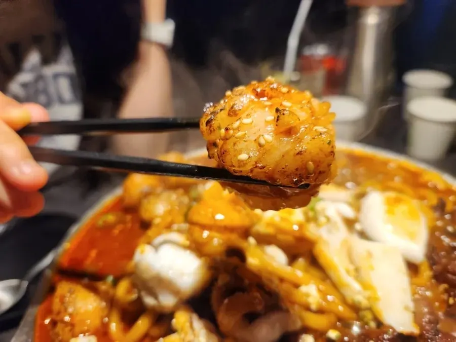 Beef intestines and boneless chicken feet stir-fried in sauce