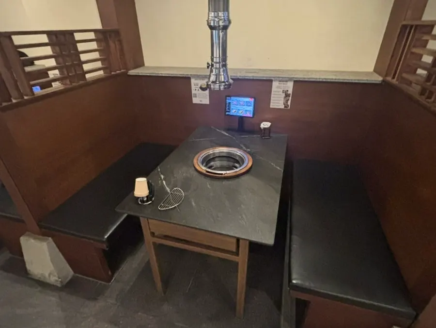Round table seating with a classic BBQ restaurant vibe
