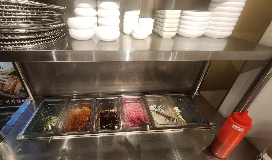 Self-serve bar for extra side dishes