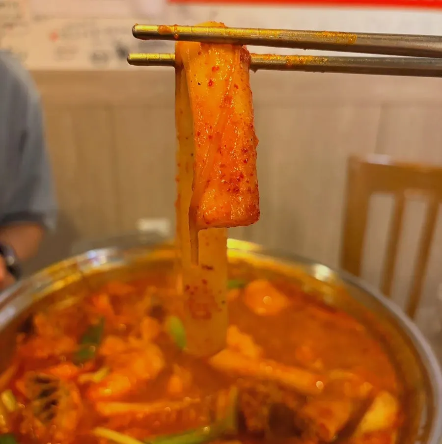 길쭉한 떡이 들어간 닭볶음탕