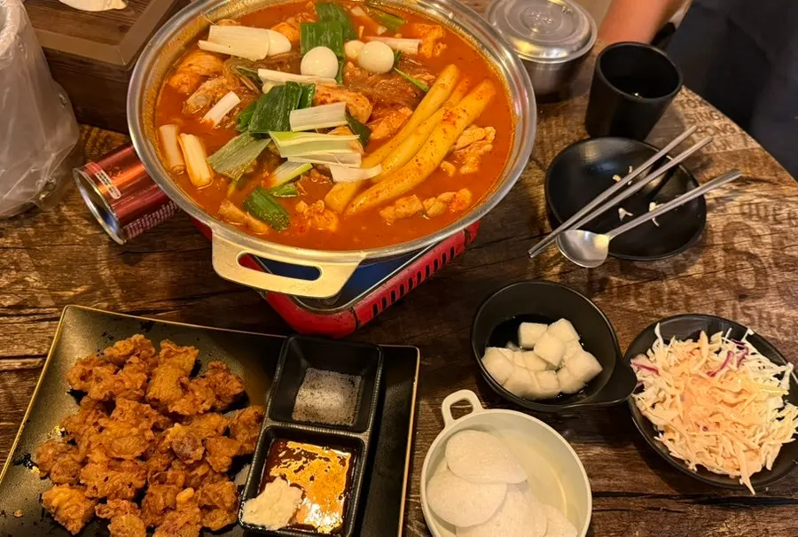옛날통닭앤탕 서면점 닭도리탕과 똥집튀김 상차림