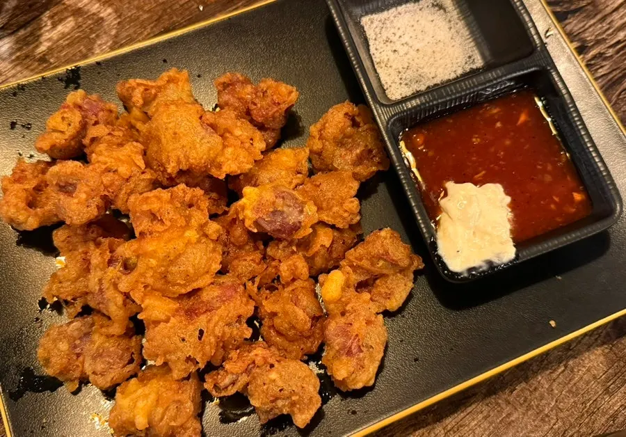 셋이 먹어도 충분한 양의 닭도리탕 냄비