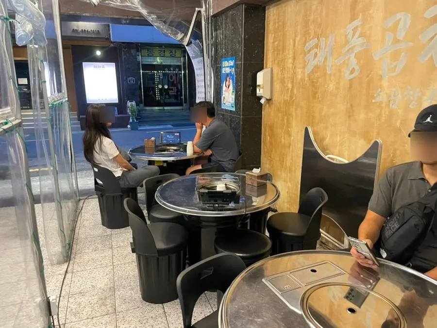 Overview of the outdoor seating area at Taepung Gopchang