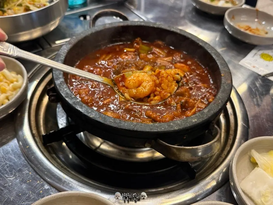 Stone-plate nakgopsae on the grill