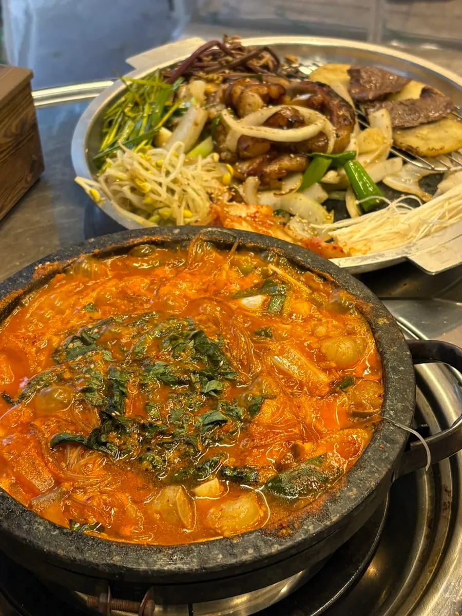 Taepung Gopchang's gopchang hot pot loaded with vegetables and glass noodles
