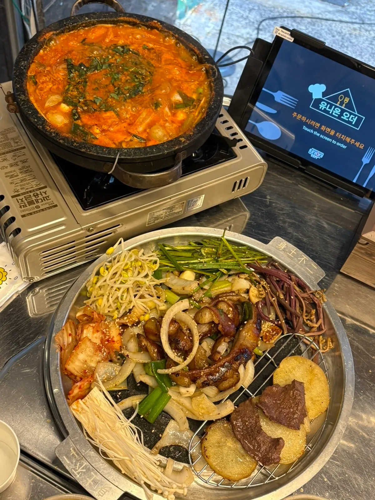 Table set with both gopchang hot pot and grilled gopchang