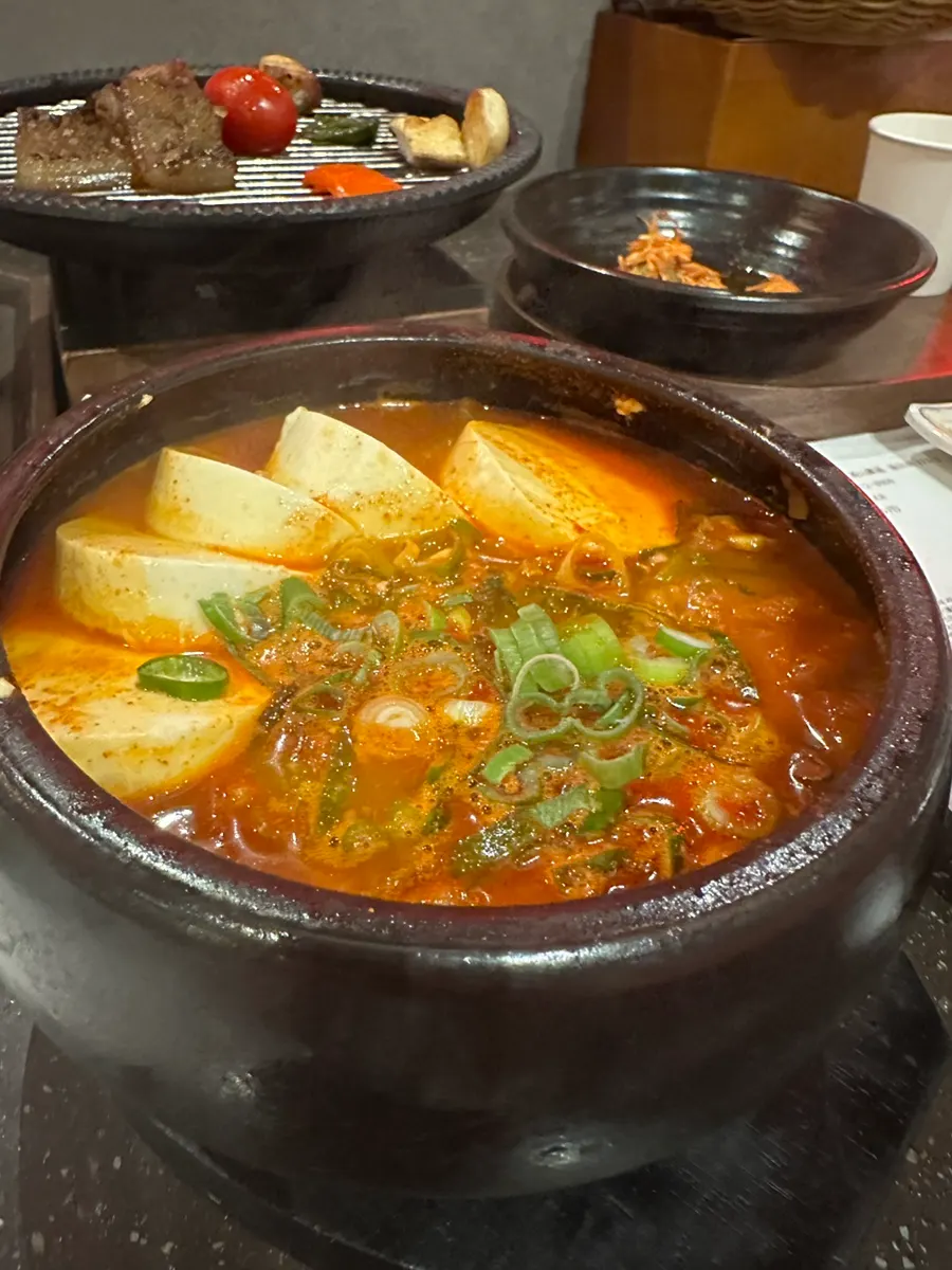 Sundubu-jjigae después de la comida de carne