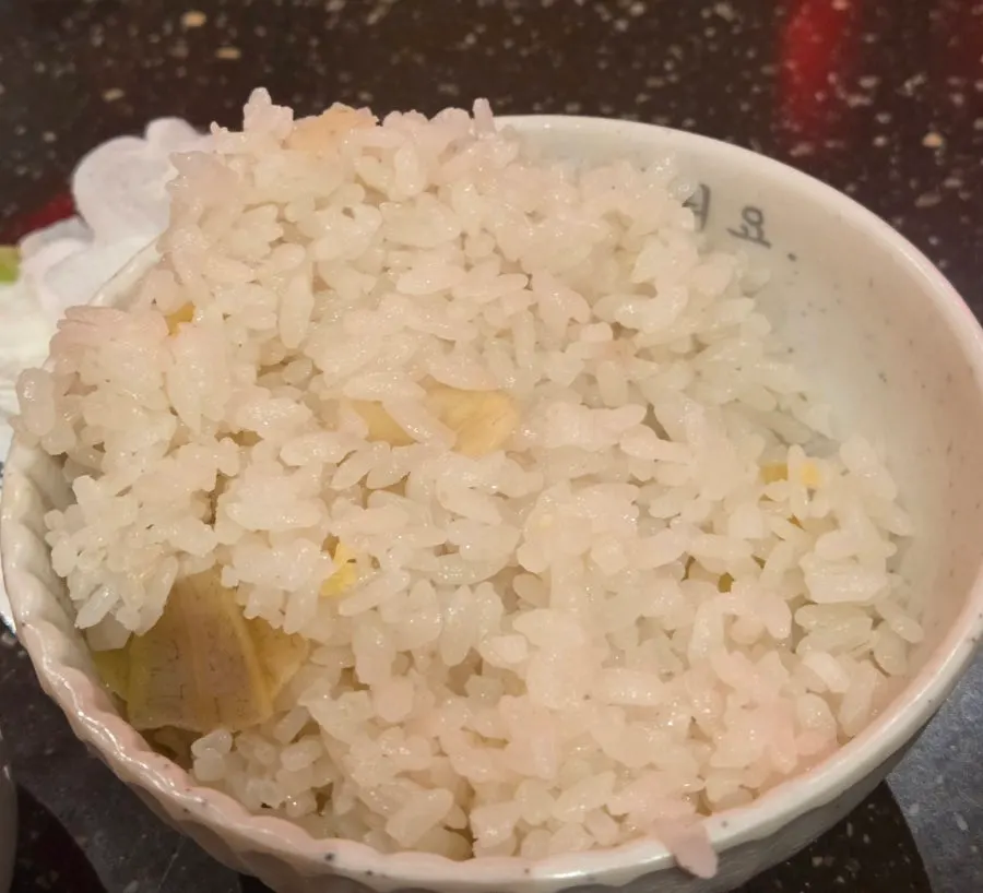 Fresh chestnut stone-pot rice