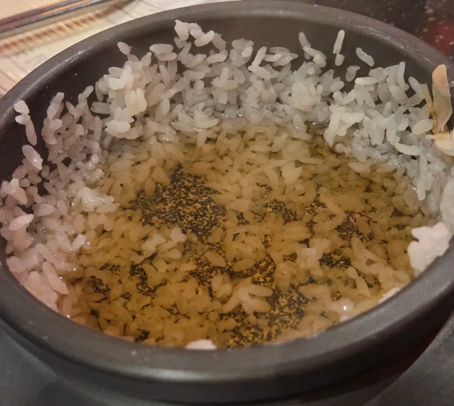 Fluffy fresh chestnut stone-pot rice