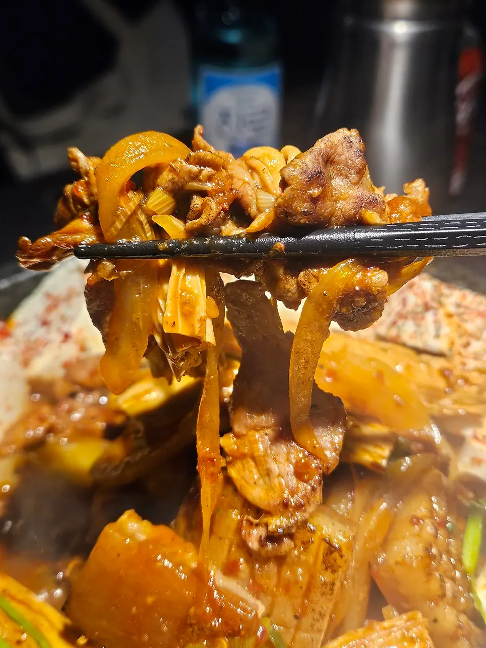 우삼겹과 양파, 버섯이 들어간 마라 볶음