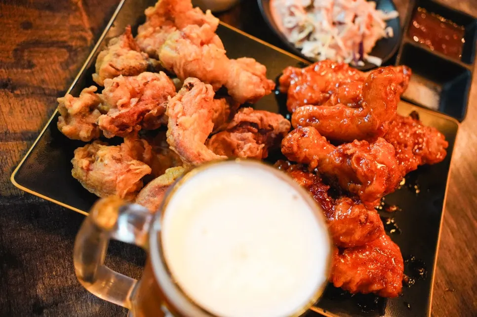치킨과 생맥주 치맥 조합