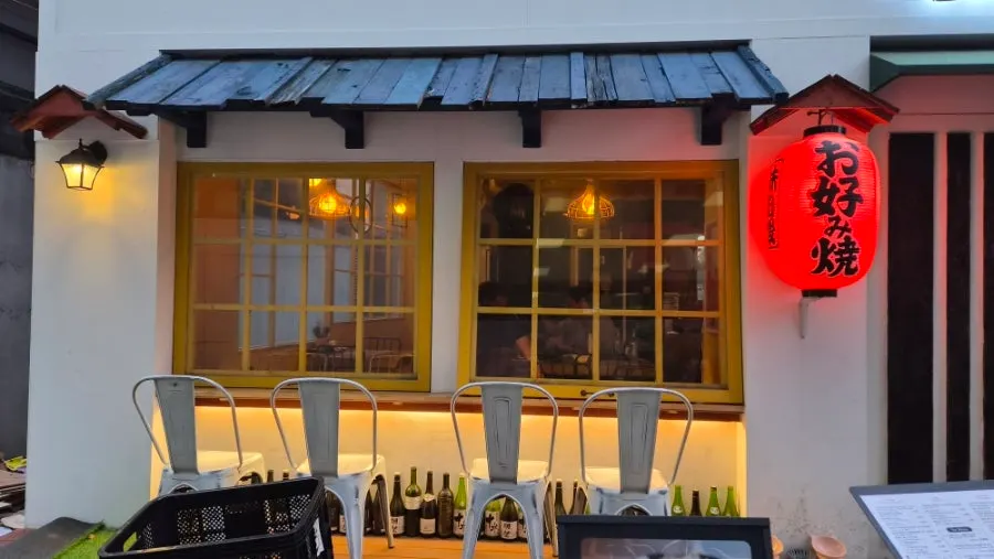 Teppan King exterior with red lantern and yellow window frames