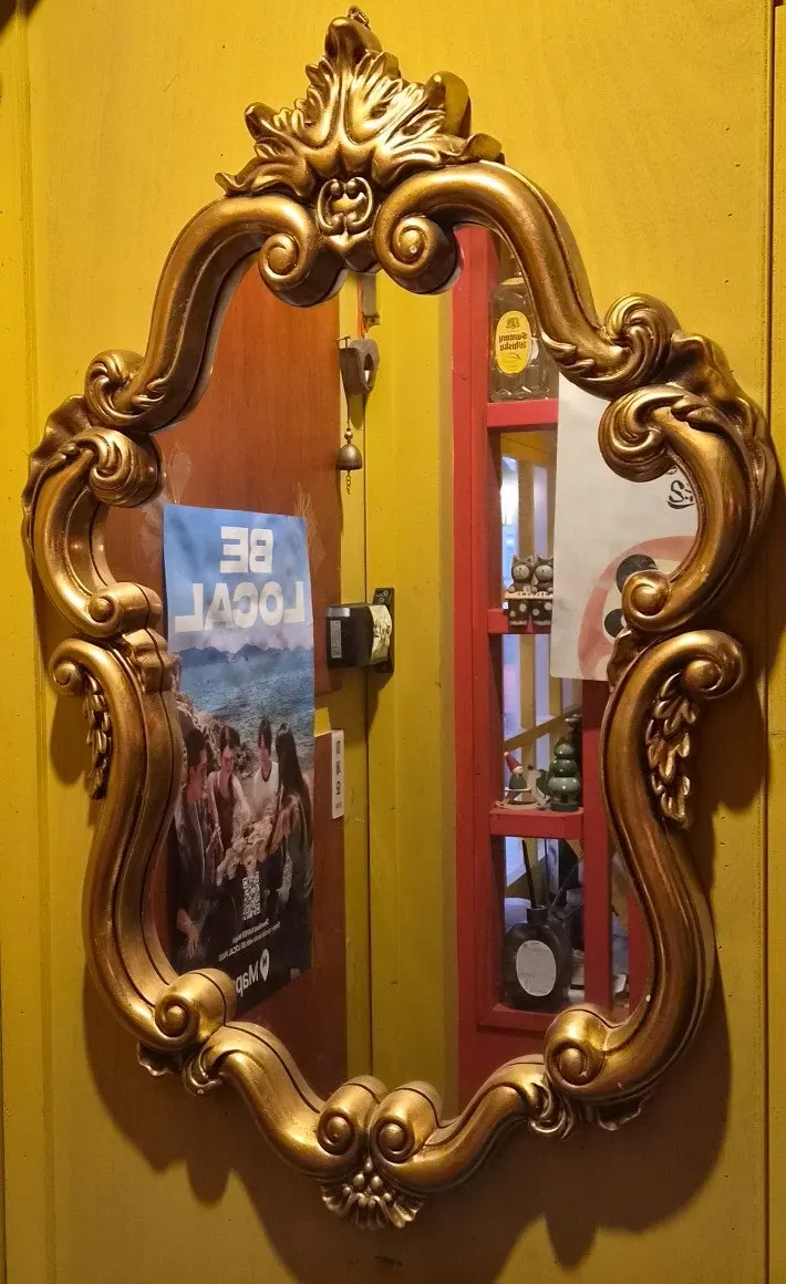 Japanese-style decor items inside Teppan King