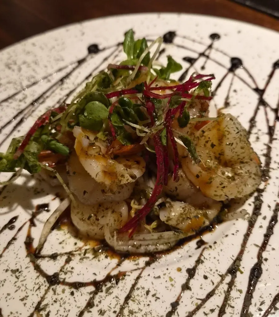 Scallop and shrimp grilled on the teppan