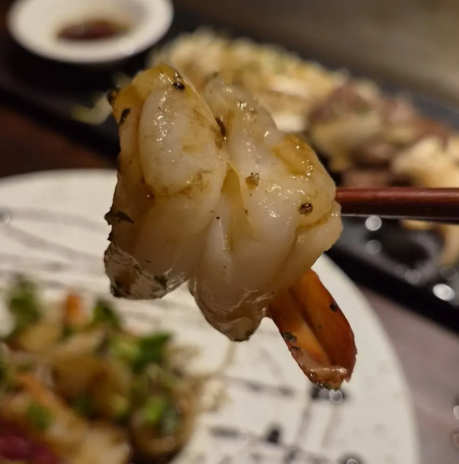 Plump shrimp grilled on the teppan