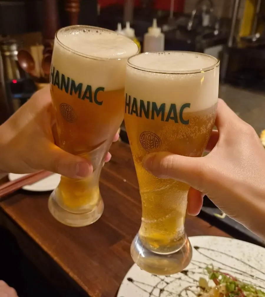 C set dishes on the teppan with draft beer