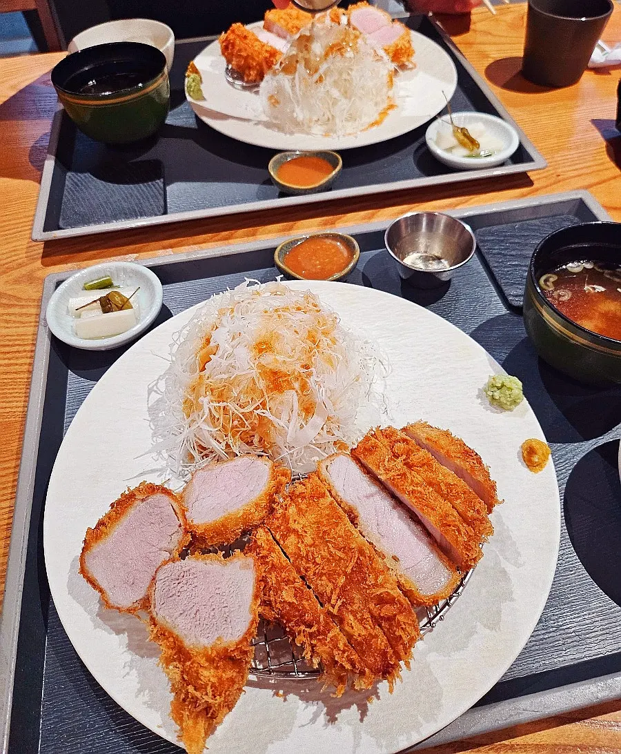 Glossy, freshly cooked rice served with the tonkatsu set