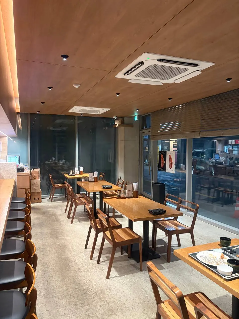 좌석 간격이 넓은 카츠김선도 홀 내부