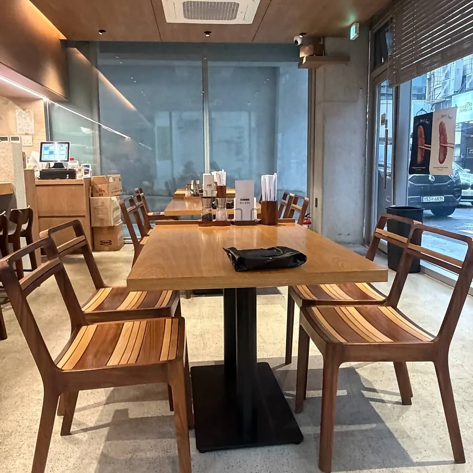 카츠김선도 다찌석과 옷걸이가 있는 자리