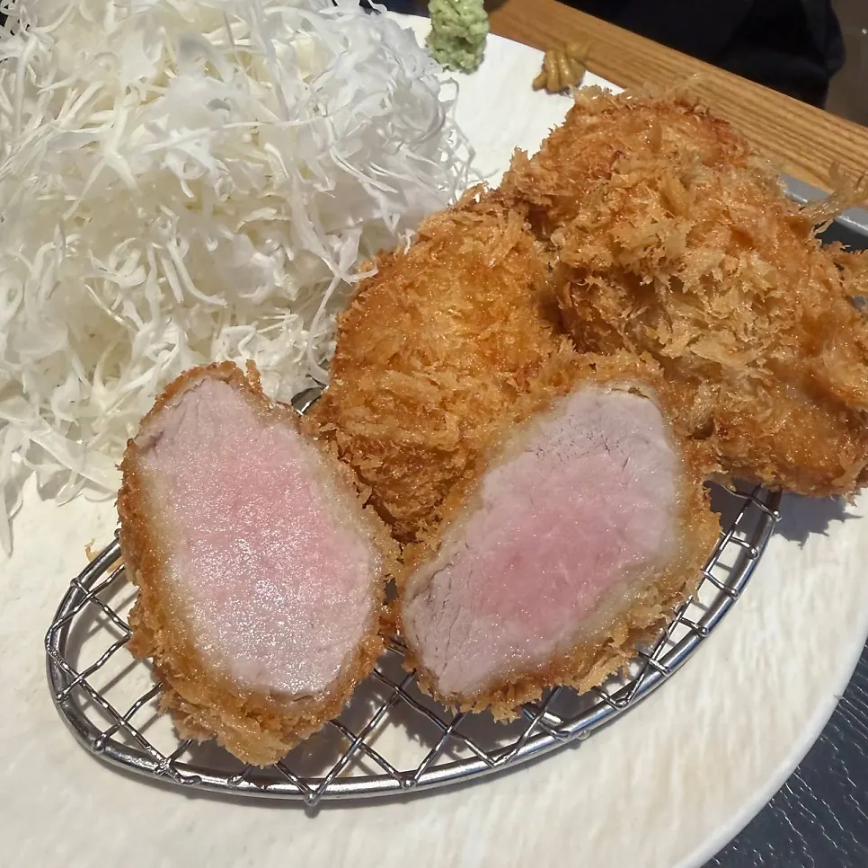 부드러운 안심돈카츠 정식 접시