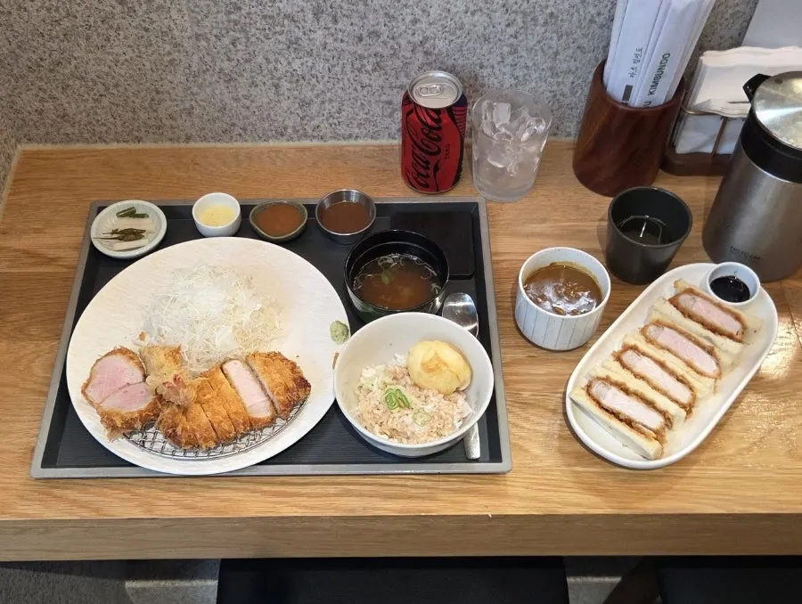 Table spread of the Gimseondo set, katsu sando and side curry