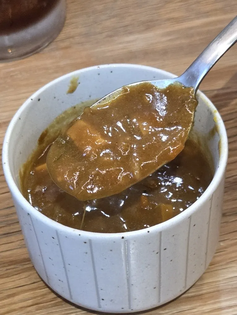 Curry served alongside the tonkatsu set